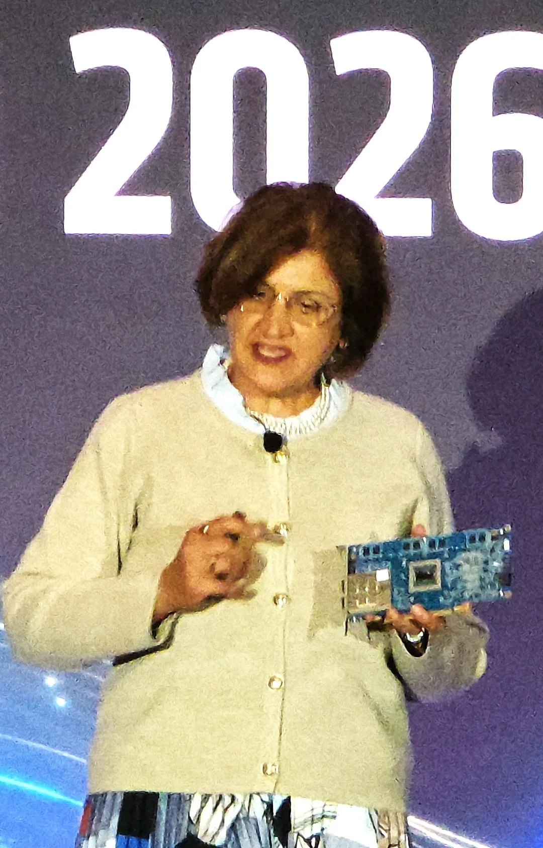 AMD Pensando en Helios: la red deja de ser tubería y se vuelve parte de la fábrica de IA