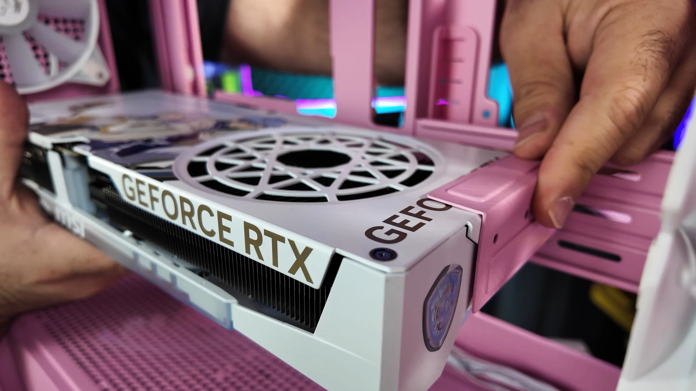 MSI MPG GUNGNIR 212R PZ PINK: un gabinete rosa que no sacrifica hardware por verse bonito